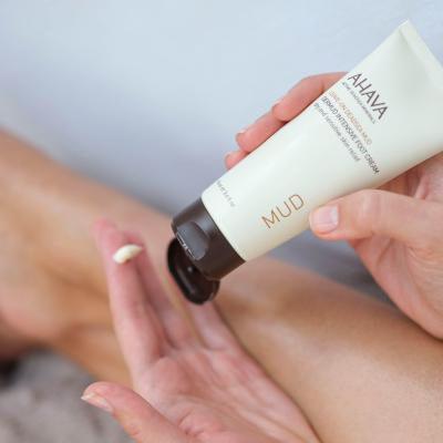 AHAVA Deadsea Mud Leave-On Deadsea Mud Krém na nohy pro ženy 100 ml