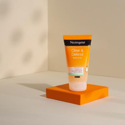 Neutrogena Clear &amp; Defend Facial Scrub Peeling 150 ml