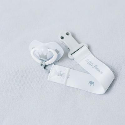 Canpol babies Royal Baby Soother Clip With Ribbon Little Prince Klip na dudlík pro děti 1 ks