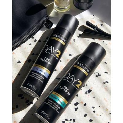 TRESemmé Day 2 Volumising Dry Shampoo Suchý šampon 250 ml