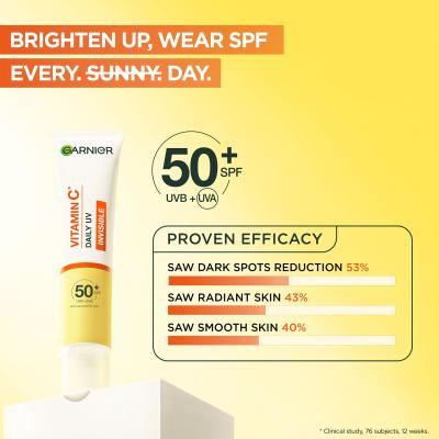 Garnier Skin Naturals Vitamin C Daily UV Invisible SPF50+ Denní pleťový krém pro ženy 40 ml