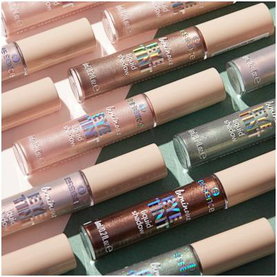 Essence Luminous Eye Tint Liquid Shadow Oční stín pro ženy 6 ml Odstín 06 Sparkly Jade