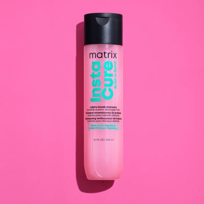 Matrix Instacure Build-A-Bond Mighty Bonds Shampoo Šampon pro ženy 300 ml