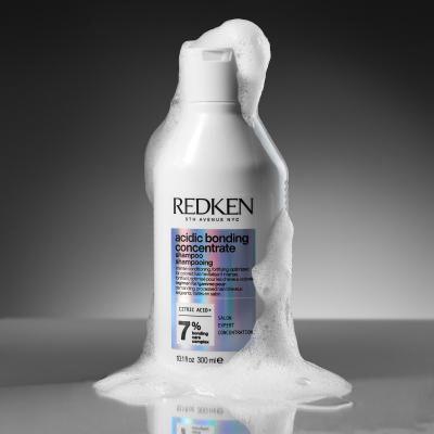 Redken Acidic Bonding Concentrate Dream Big Dárková kazeta šampon Acidic Bonding Concetrate 300 ml + kondicionér Acidic Bonding Concentrate 300 ml + vlasová péče Acidic Bonding Concentrate Leave-In Treatment 150 ml